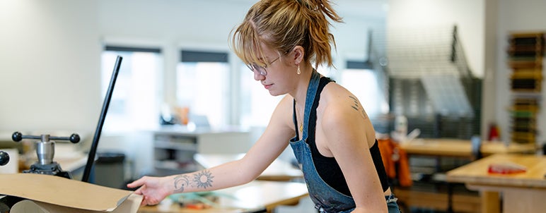 a student in print making class