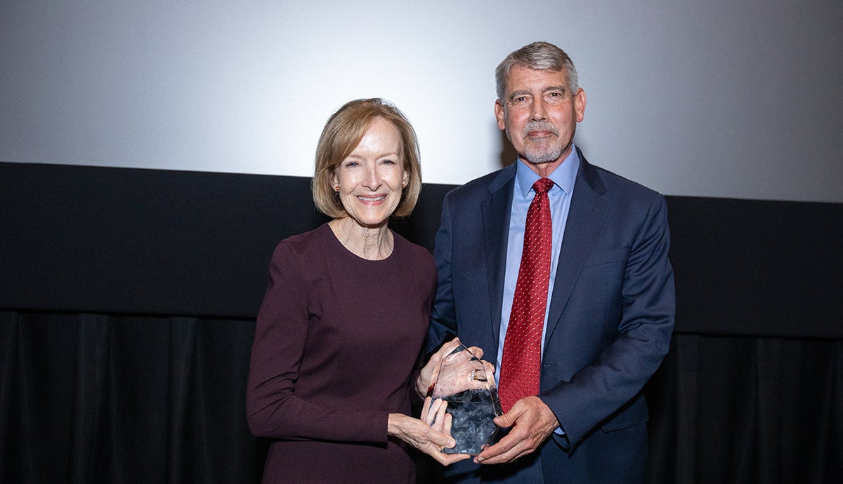 Judy Woodruff speaks with Dean Fritz Mayer at the 2024 Korbel Honors event.