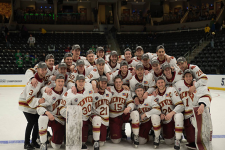 Hockey Advances to Frozen Four