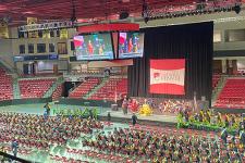 2021 graduates inside Magness Arena