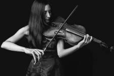 Christina Ebersohl playing viola