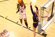 Makayla Minett shoots 