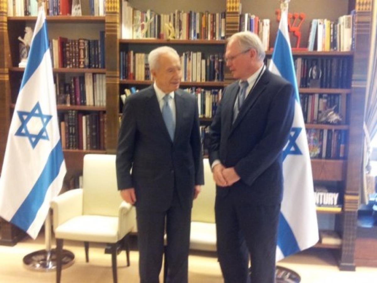 Shimon Peres and Christopher Hill met in Israel in 2012