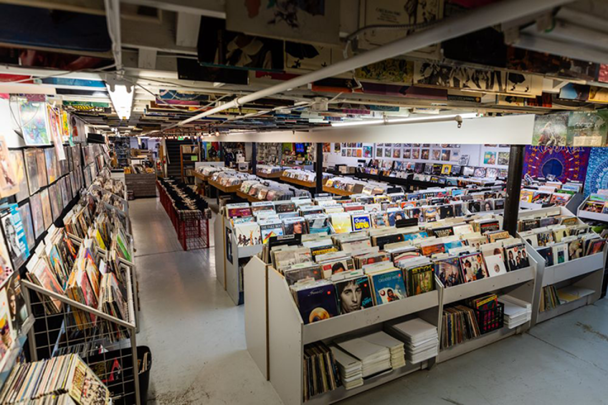 Angelo's CDs & Vinyl