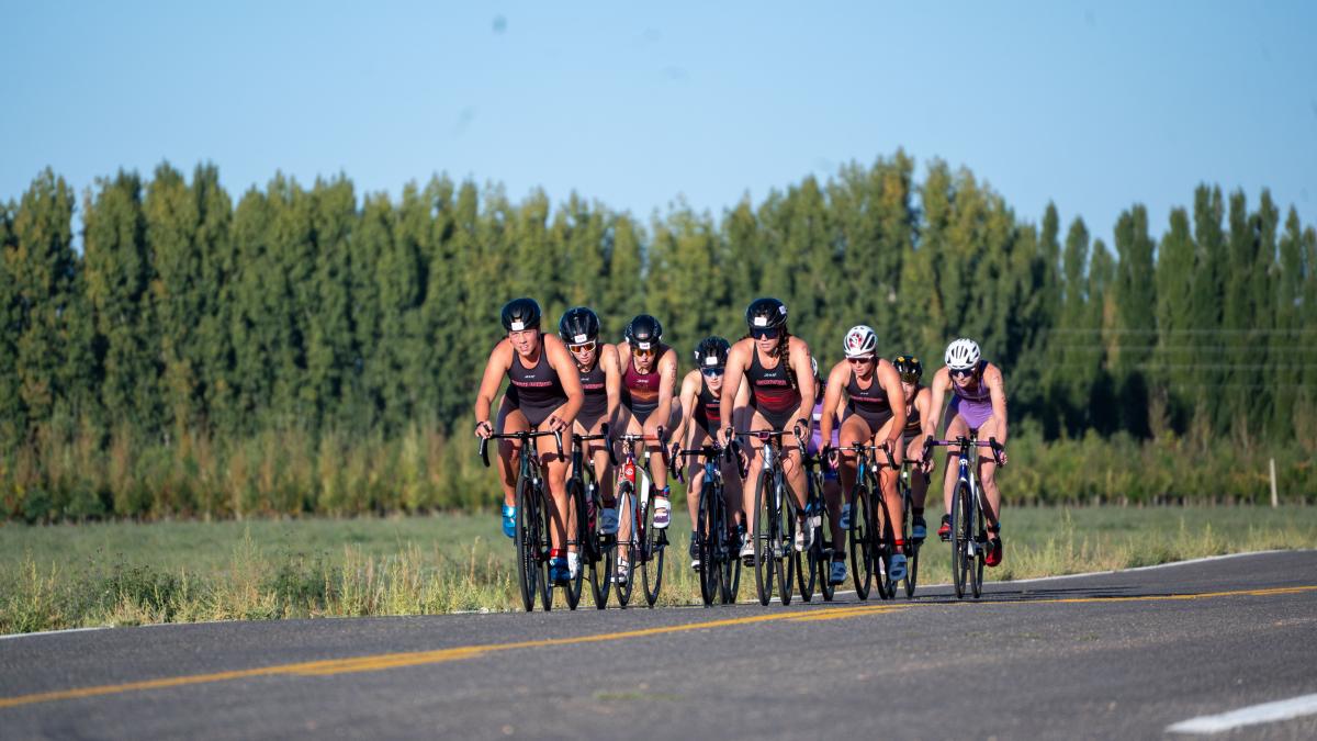 women triathlon cycling