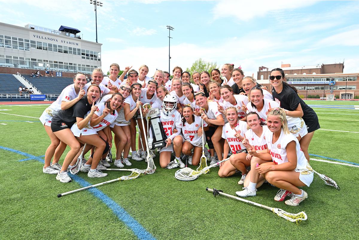 women lacrosse team photo