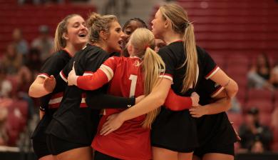 women volleyball team cheering