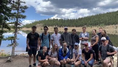 FSEM students hike around Echo Lake